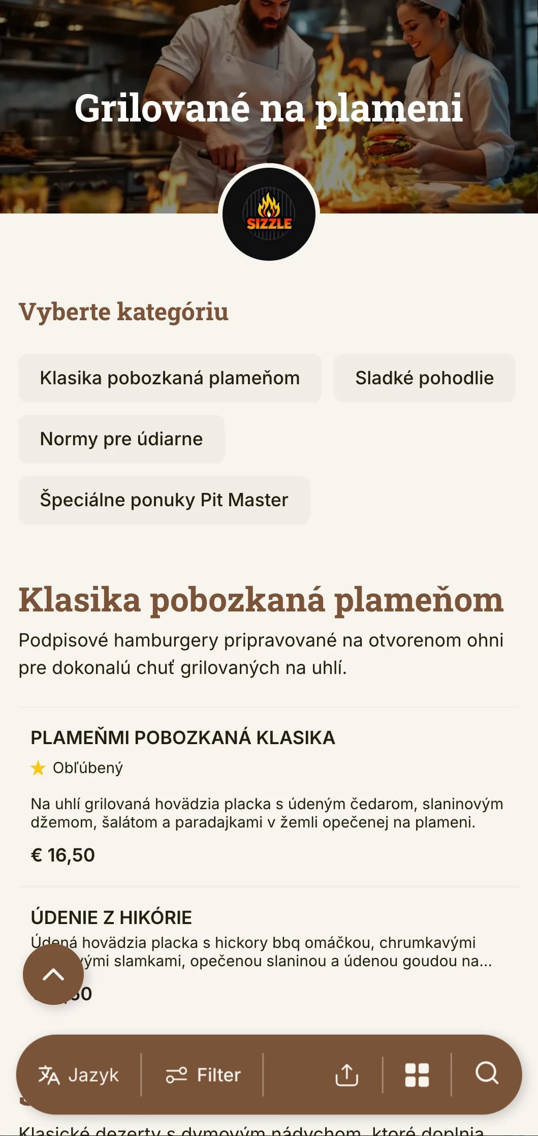 Odvážny dizajn zameraný na gril s teplými tónmi dreva a akcentmi plameňa pre autentický zážitok z burgerov grilovaných na uhlí.