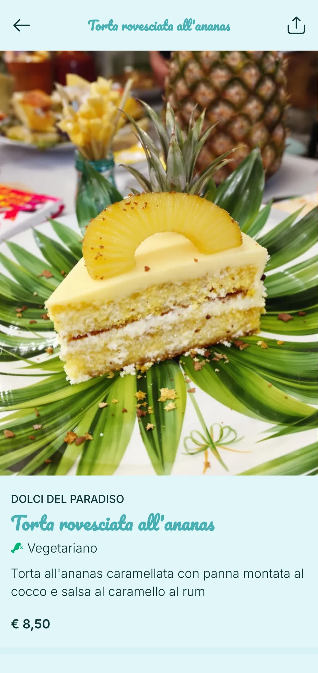 Design turchese vibrante con elementi tropicali per smoothie bar e bar sulla spiaggia.