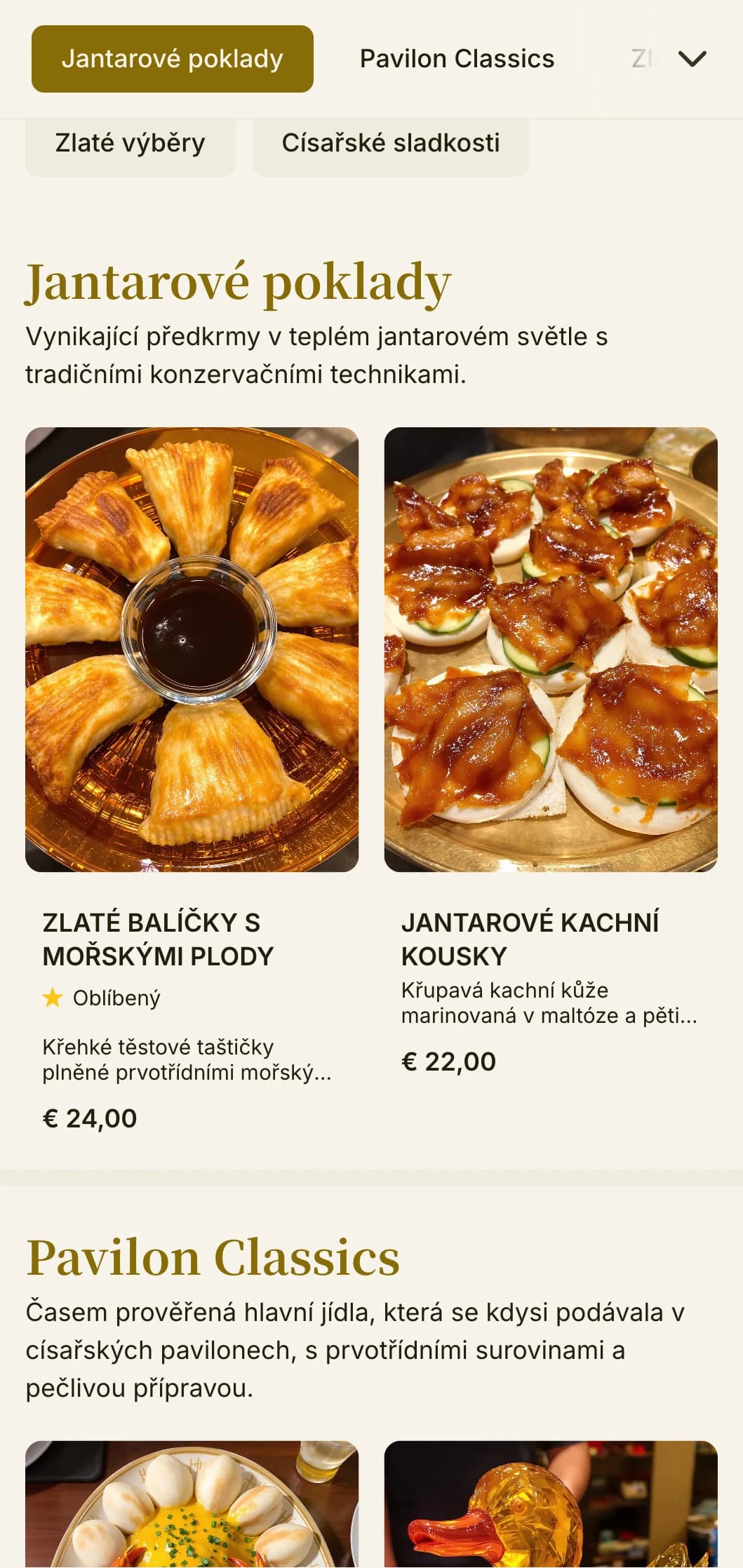Elegantní design čínského menu s jantarovými akcenty a prvky inspirovanými pavilony pro luxusní stolování a císařskou kuchyni.