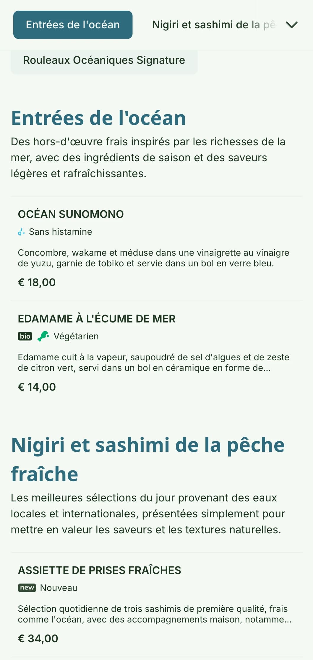 Un menu de sushi frais et dynamique inspiré des couleurs de l'océan, avec une palette de bleus apaisants, idéal pour les établissements axés sur les fruits de mer.