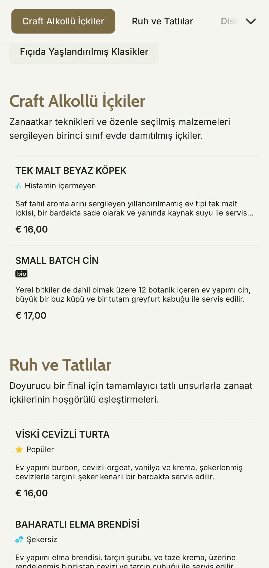 Sıcak toprak tonları ve dokulu öğeler içeren, zanaat damıtımevleri ve içki odaklı barlar için rustik, zanaatkar bir tasarım.