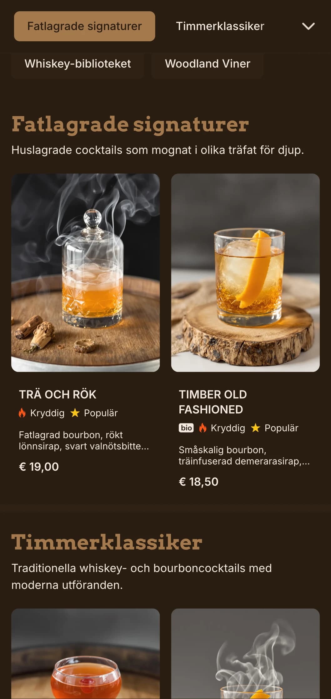 Rik träinspirerad design som lyfter fram fatlagrade cocktails och whisky.
