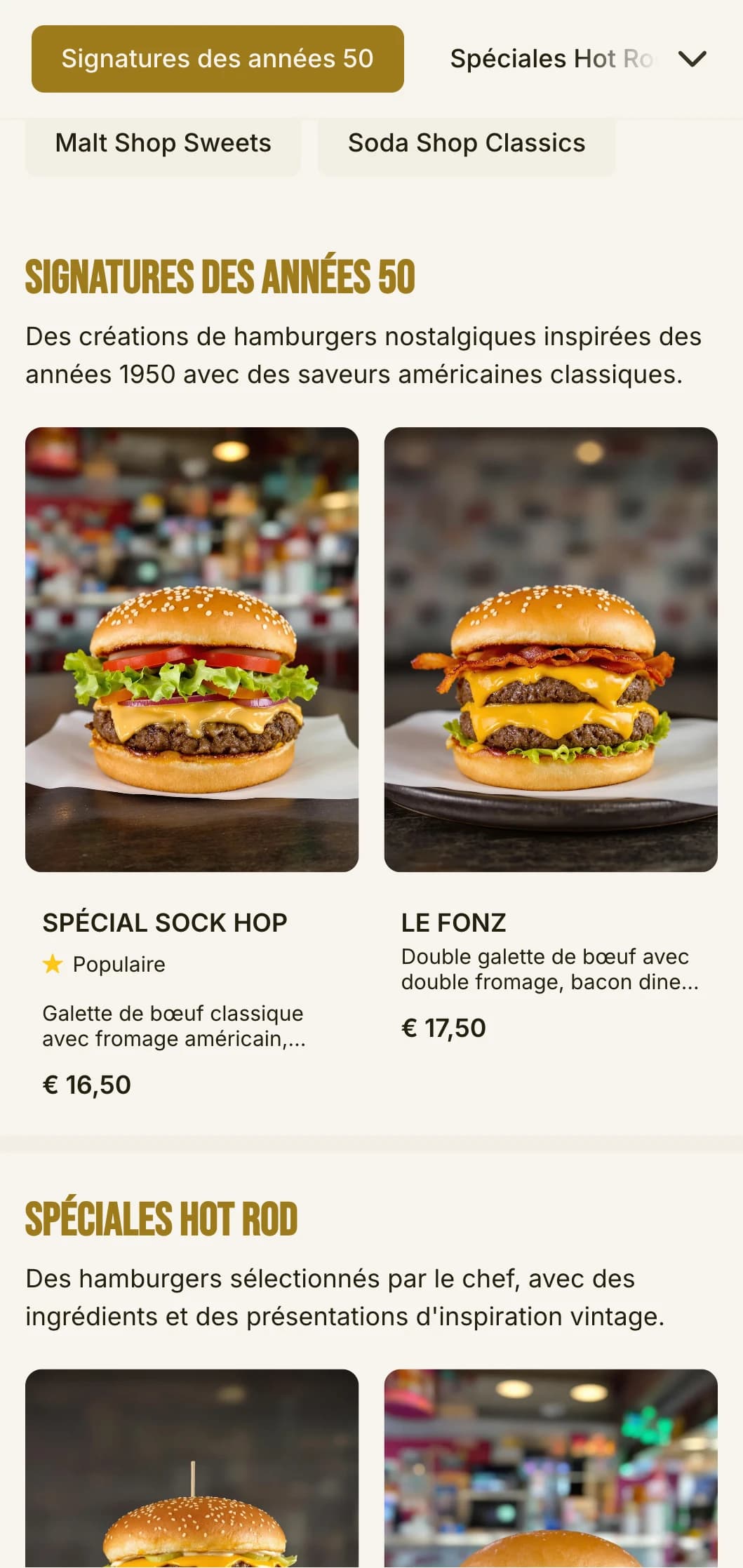 Magasin de hamburgers inspiré des années 1950, avec des motifs en damier et des éléments nostalgiques de magasin de sodas.