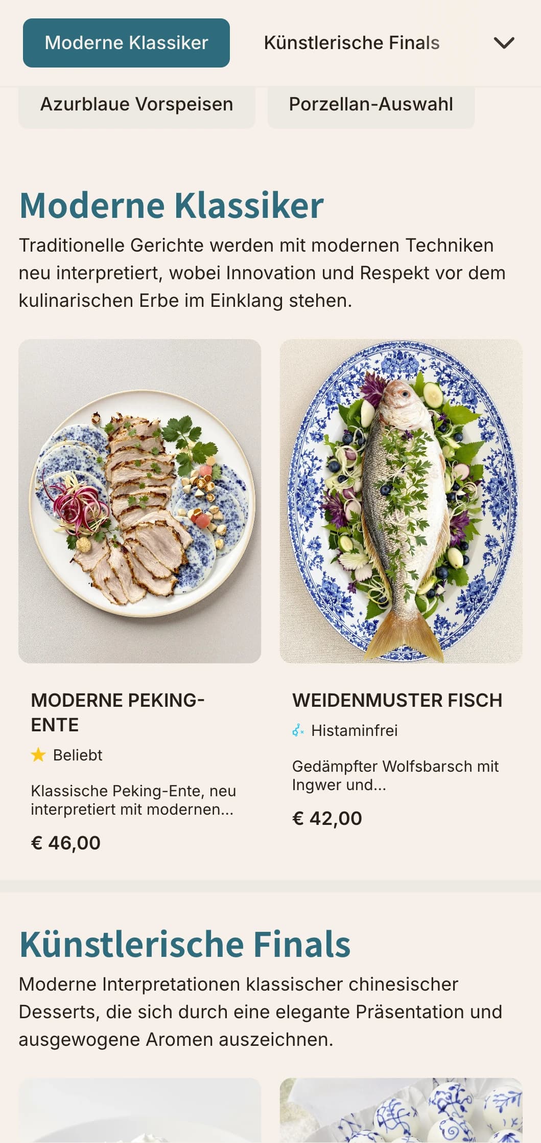 Zeitgenössisches chinesisches Menüdesign, inspiriert von blauem und weißem Porzellan, mit klaren Linien und modernen Interpretationen traditioneller Muster.