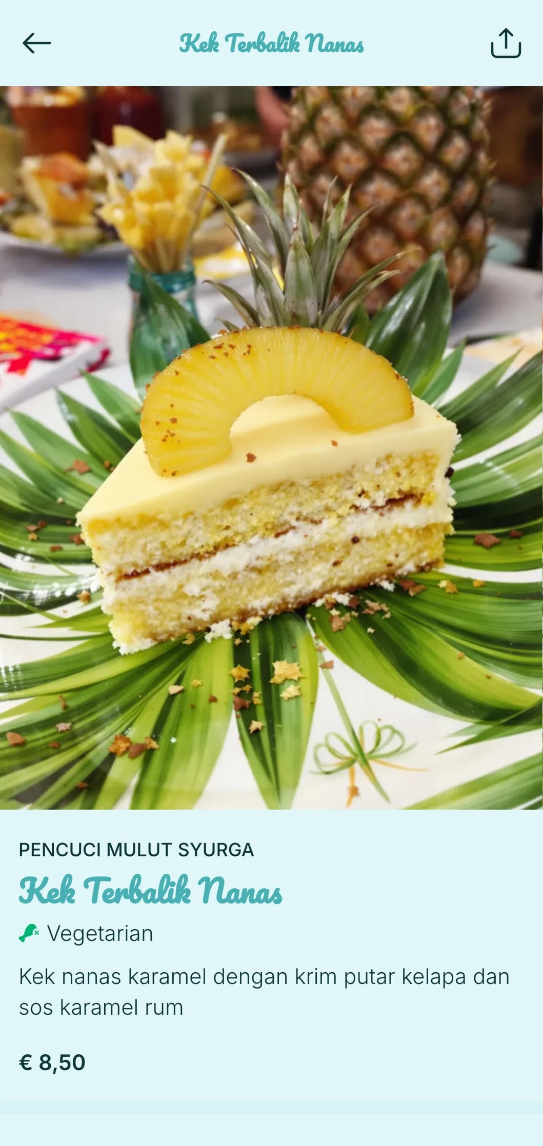Reka bentuk biru terang dengan unsur tropika untuk bar smoothie dan kafe pantai.