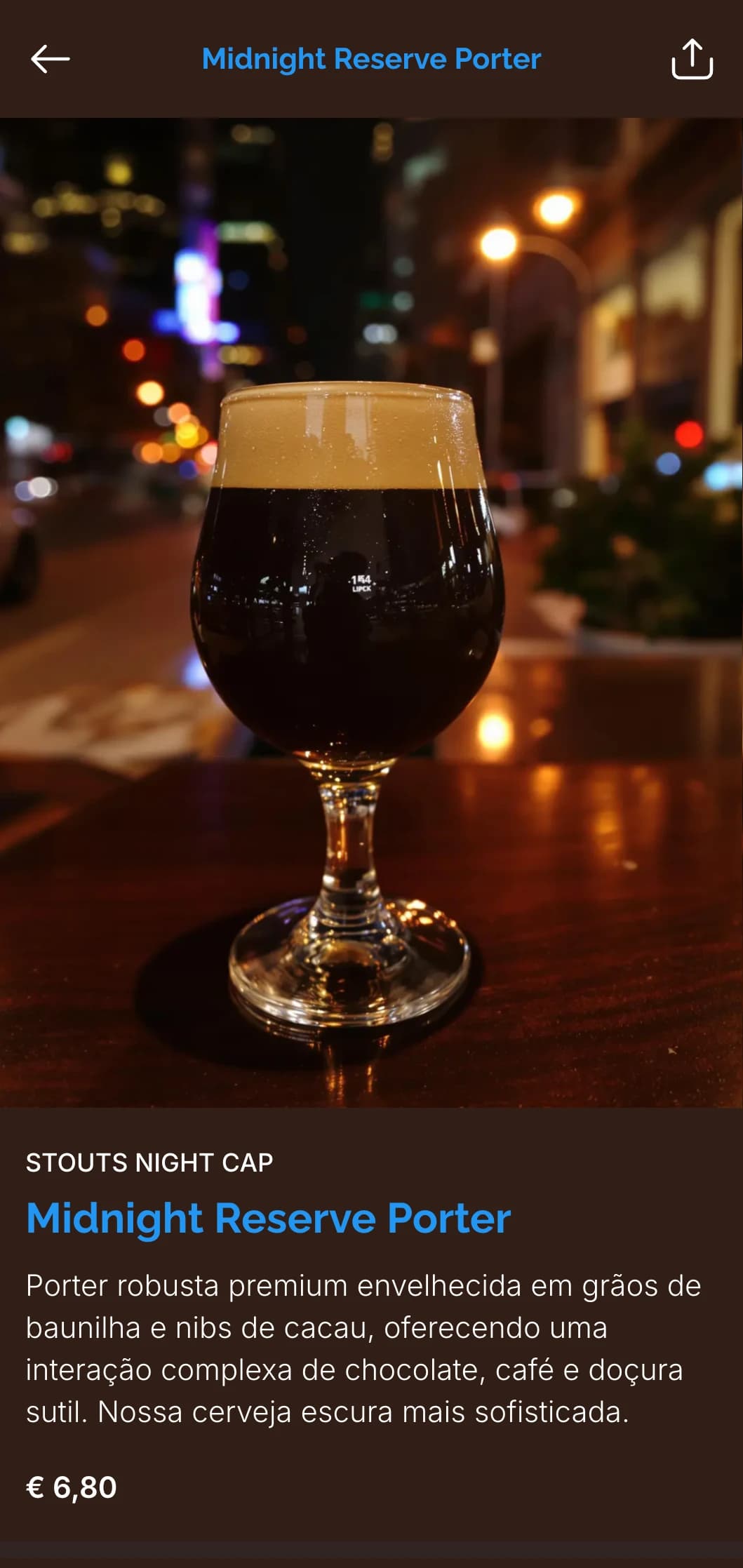 Modelo urbano sofisticado com tons de madeira ricos e tipografia elegante para cervejarias e bares de luxo da cidade.