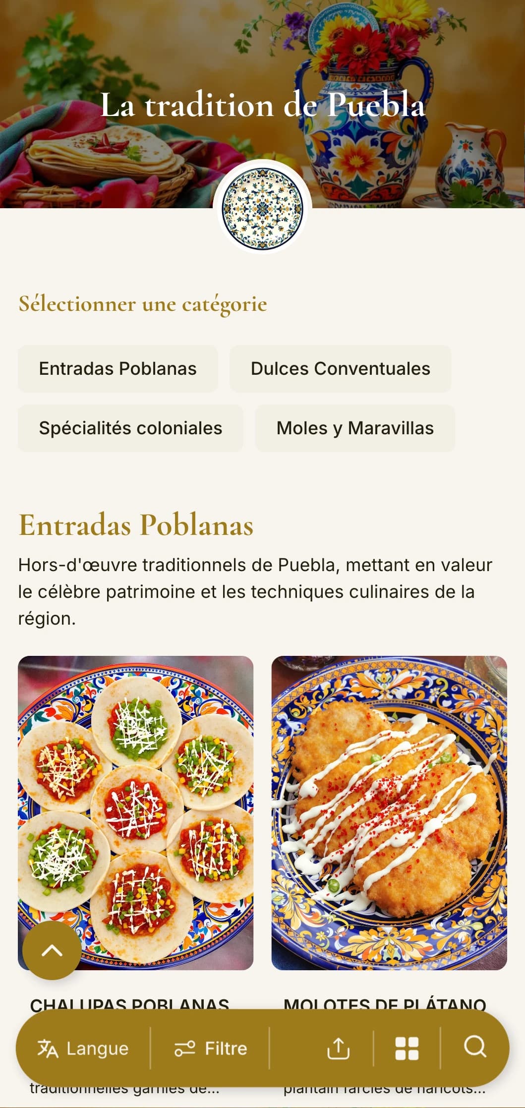Menu raffiné célébrant le riche héritage culinaire de Puebla, avec des touches d'or, des motifs talavera et d'authentiques plats à base de mole poblano.