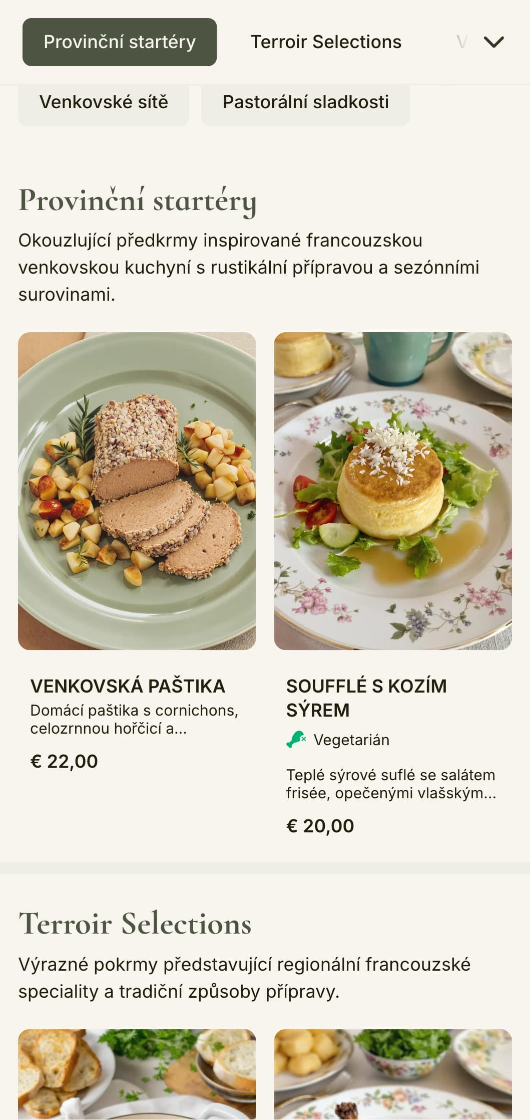 Okouzlující večeře inspirovaná estetikou francouzského venkova, která se vyznačuje šalvějově zelenými tóny a rustikální elegancí.
