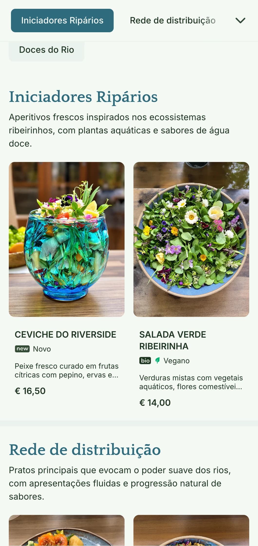 Design de cardápio de almoço tranquilo, inspirado na água, com elementos fluidos e tons frios, perfeito para restaurantes com vista para o rio ou locais adjacentes à água.