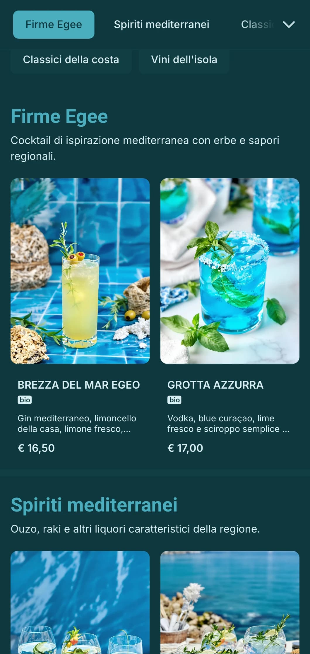 Rinfrescante design blu con motivi mediterranei per bar sulla spiaggia.