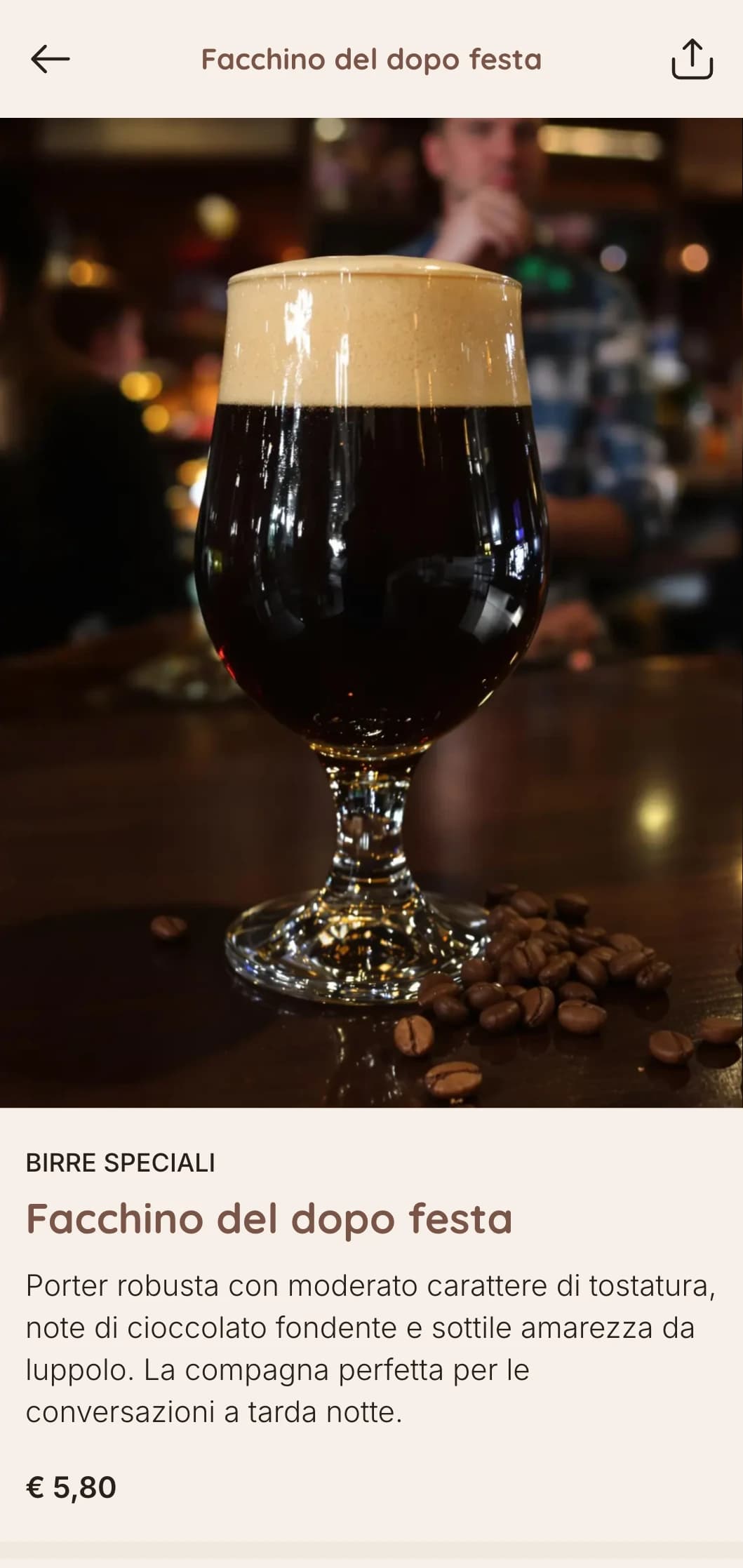 Modello rilassato e invitante per bar e pub informali, caratterizzato da calde tonalità ambrate che ricordano gli stili di birra più diffusi.