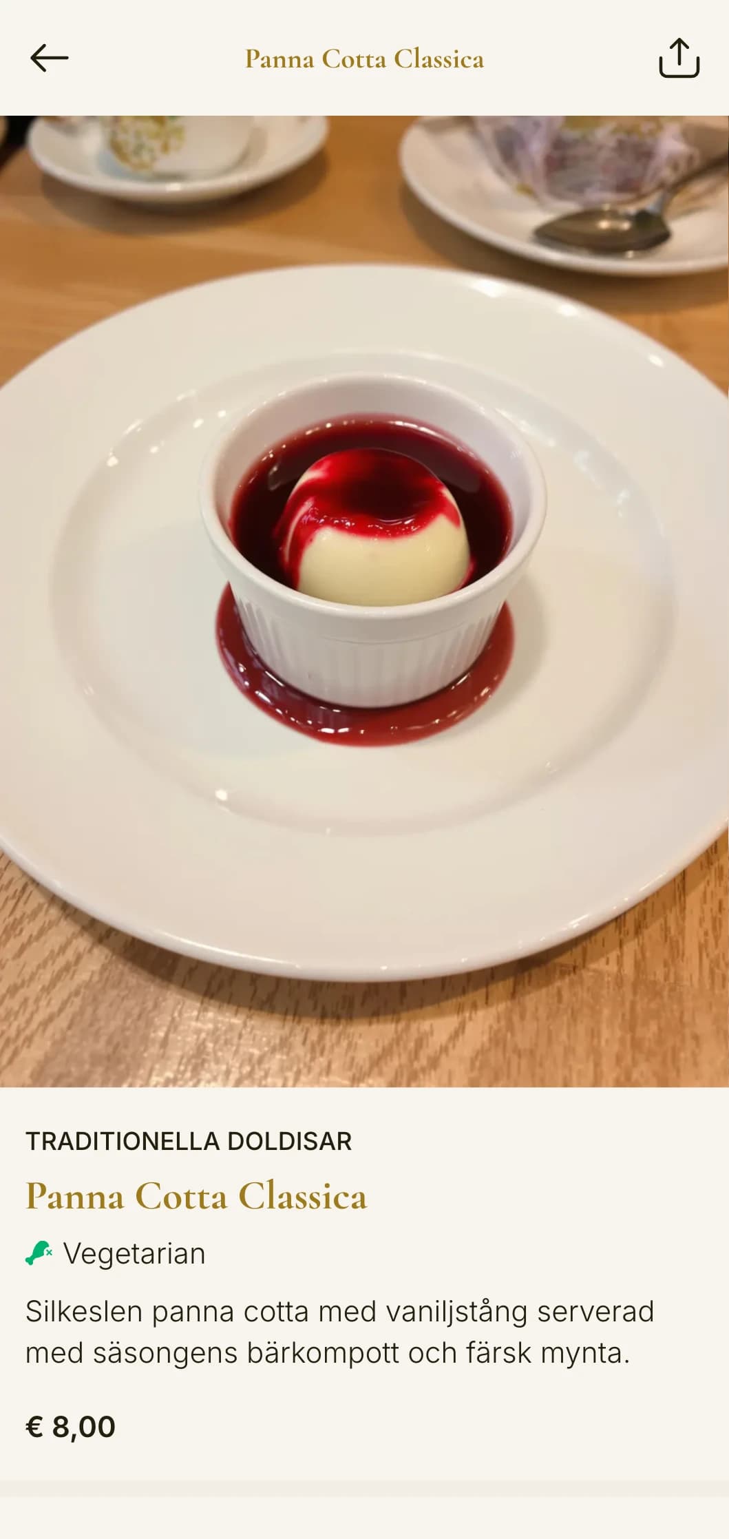 Traditionell italiensk meny i trattoria-stil med guldaccenter och klassisk typografi, perfekt för familjeägda företag.