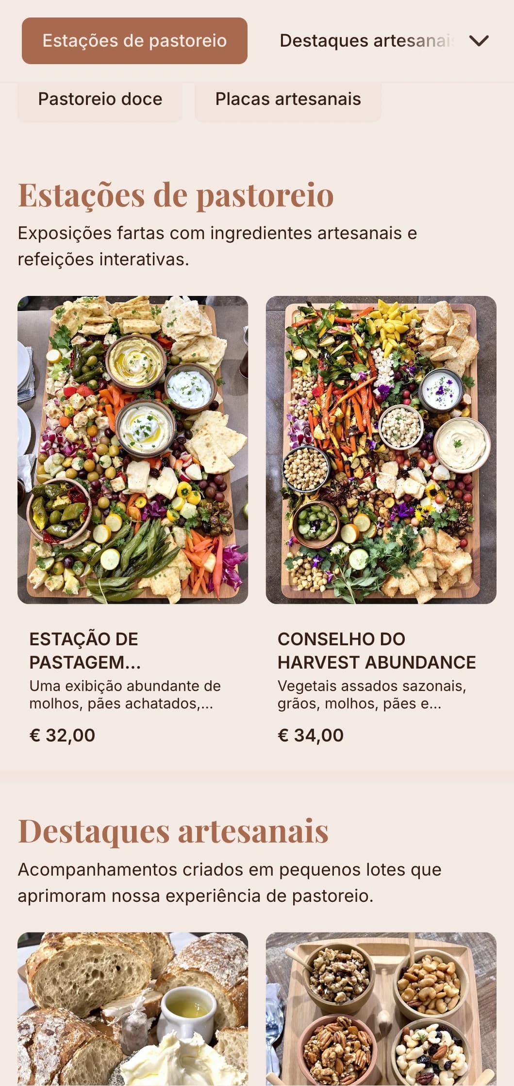 Mesas e tábuas criativas com queijos artesanais, carnes curadas e acompanhamentos artesanais para reuniões sociais.