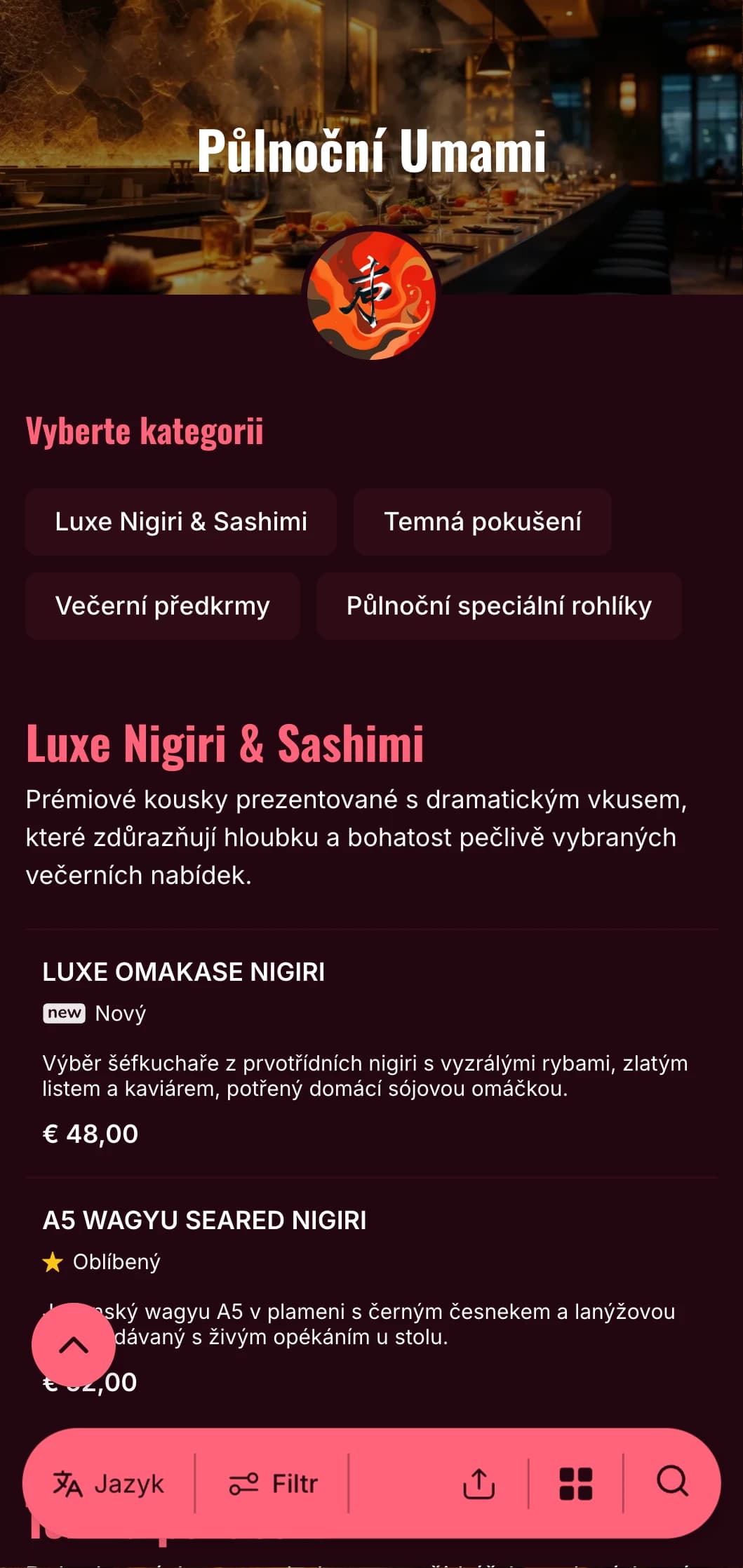 Luxusní noční sushi s odvážnými kontrasty, sytě vínovou barvou a světlými akcenty na hlubokém pozadí.