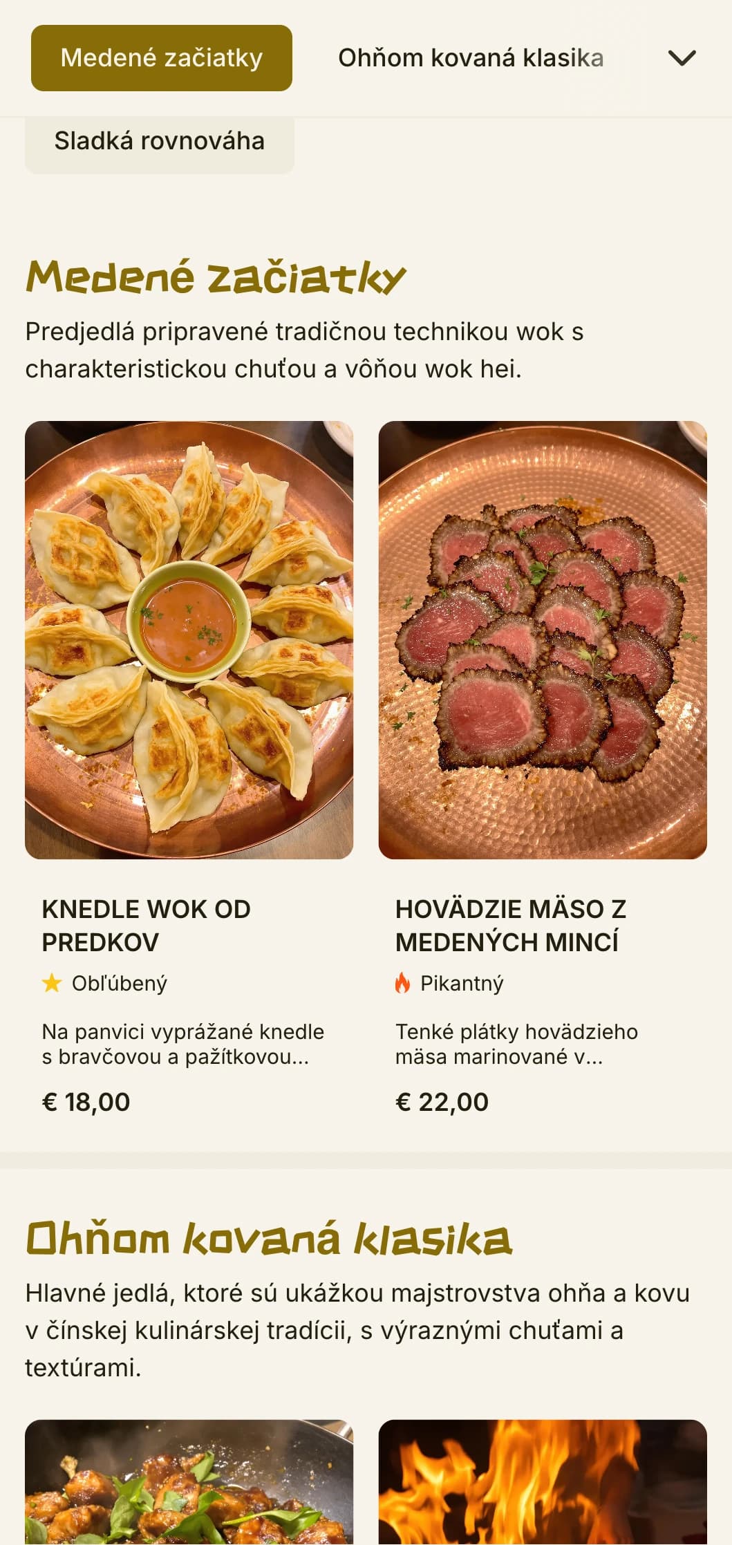Teplý dizajn čínskeho menu inšpirovaný tradičnou kuchyňou wok s medenými akcentmi a autentickými kulinárskymi prvkami.