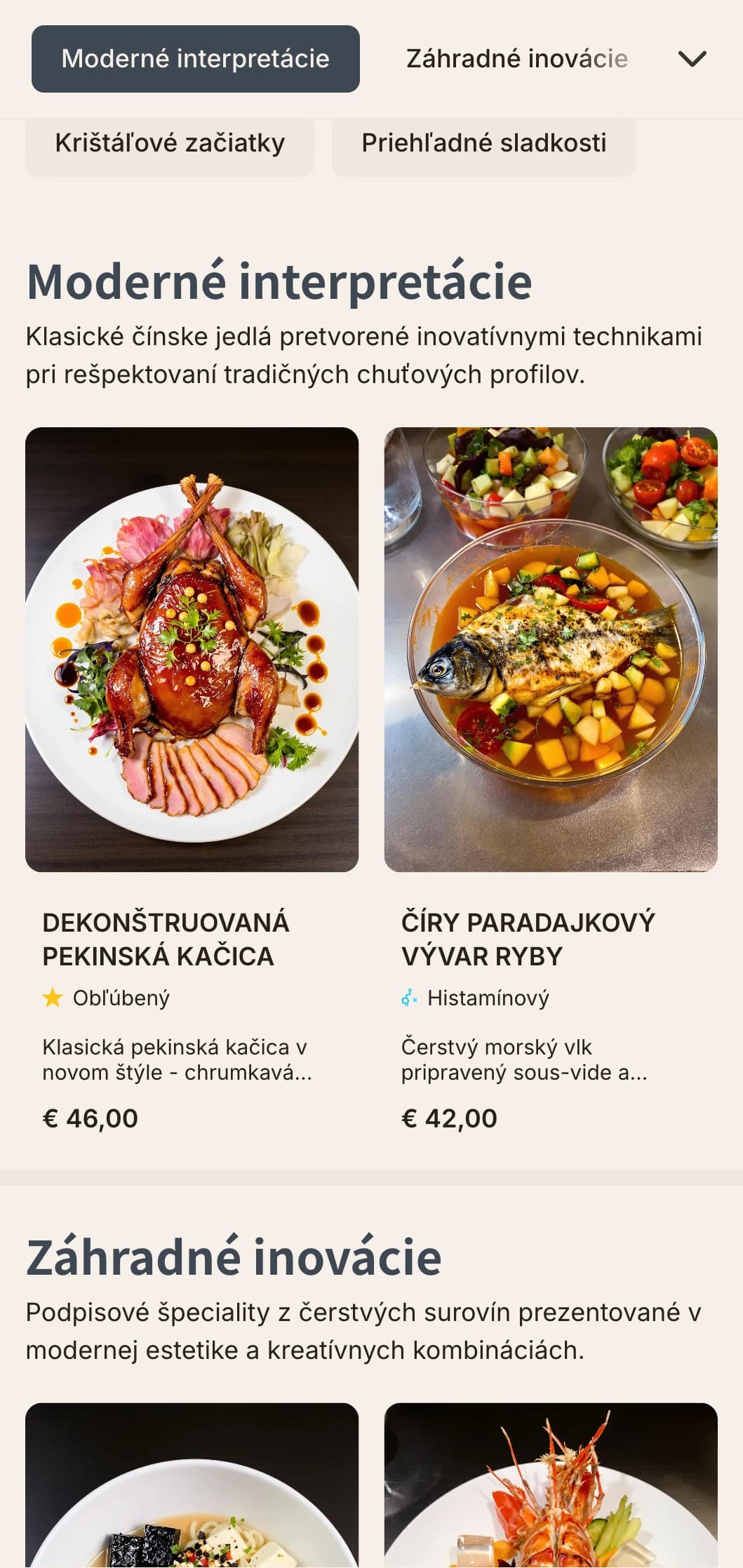 Súčasný dizajn čínskeho menu s prvkami inšpirovanými krištáľom a záhradnými motívmi pre moderné fusion reštaurácie.