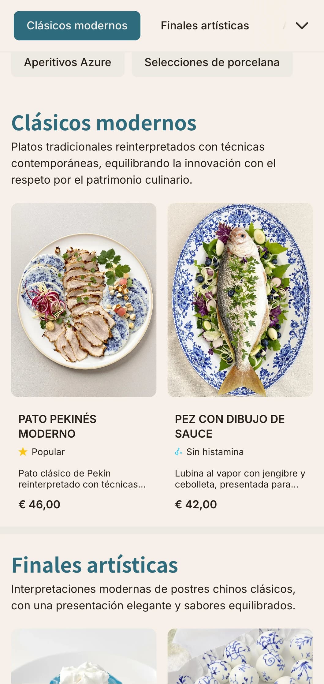 Diseño contemporáneo de menús chinos inspirado en la porcelana azul y blanca, con líneas limpias e interpretaciones modernas de motivos tradicionales.