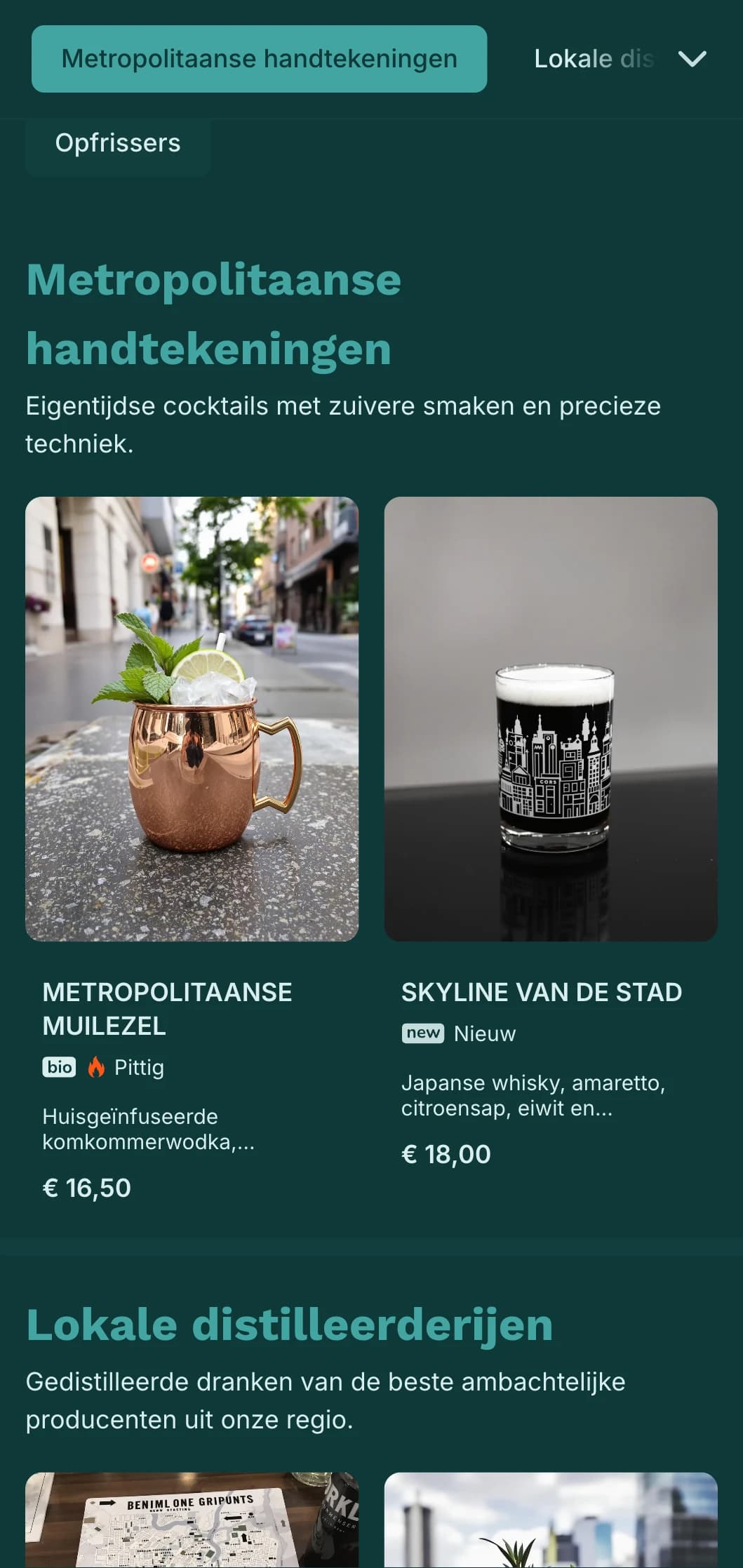 Strak groenblauw ontwerp voor moderne, stedelijke cocktailgelegenheden.