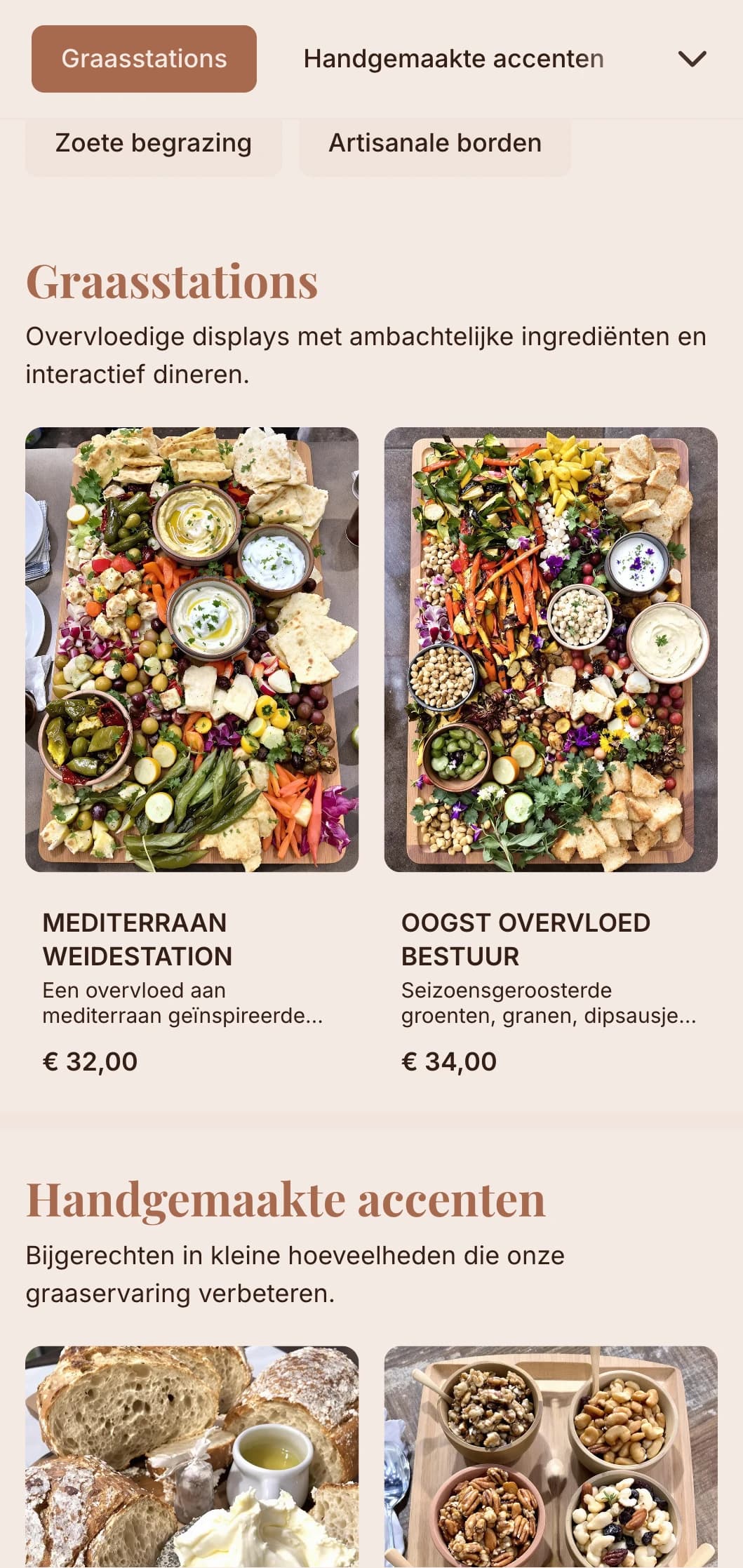 Creatieve tafels en borden met ambachtelijke kazen, vleeswaren en handgemaakte hapjes voor sociale bijeenkomsten.
