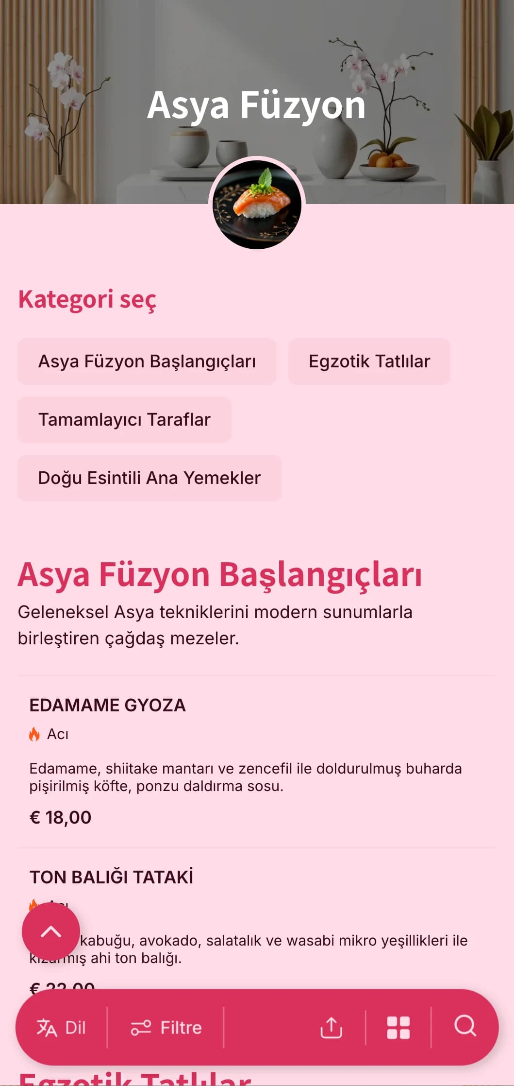 Modaya uygun etkinlikler ve uluslararası toplantılar için geleneksel teknikleri modern sunumla birleştiren çağdaş Asya esintili catering.