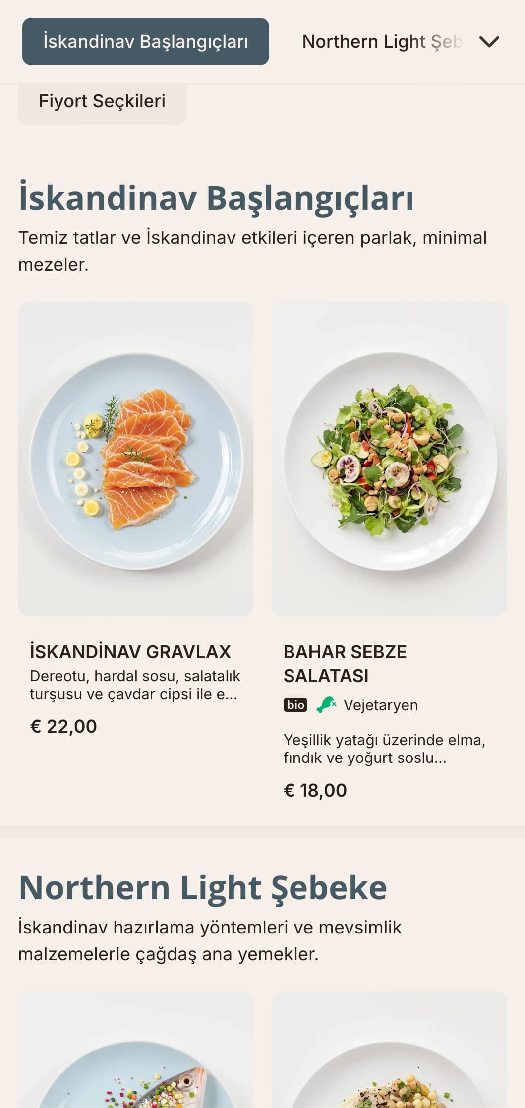 İskandinav esintileri ve soluk mavi vurgulara sahip aydınlık, temiz bir akşam yemeği menüsü, İskandinav esintili yemekler için mükemmeldir.