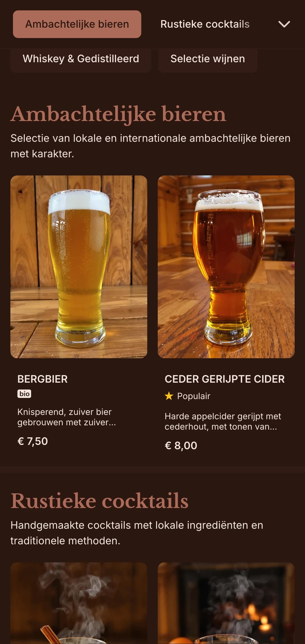 Warme aardetinten met klassieke typografie voor gezellige wijnbars.