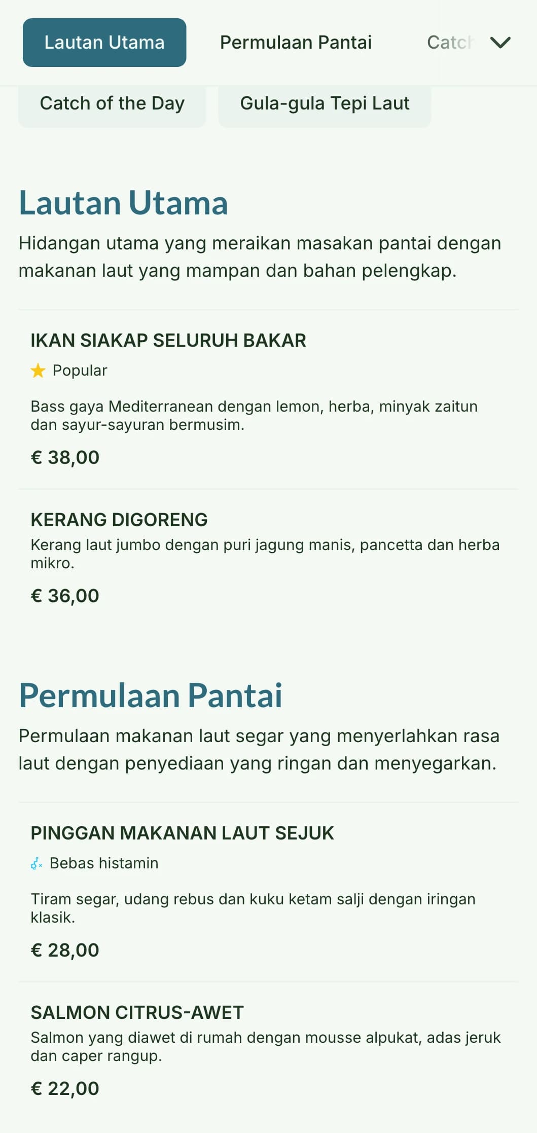 Reka bentuk menu makan malam yang segar dan lapang yang diilhamkan oleh kehidupan pantai, menampilkan biru lembut dan tekstur semula jadi, sesuai untuk restoran makanan laut.