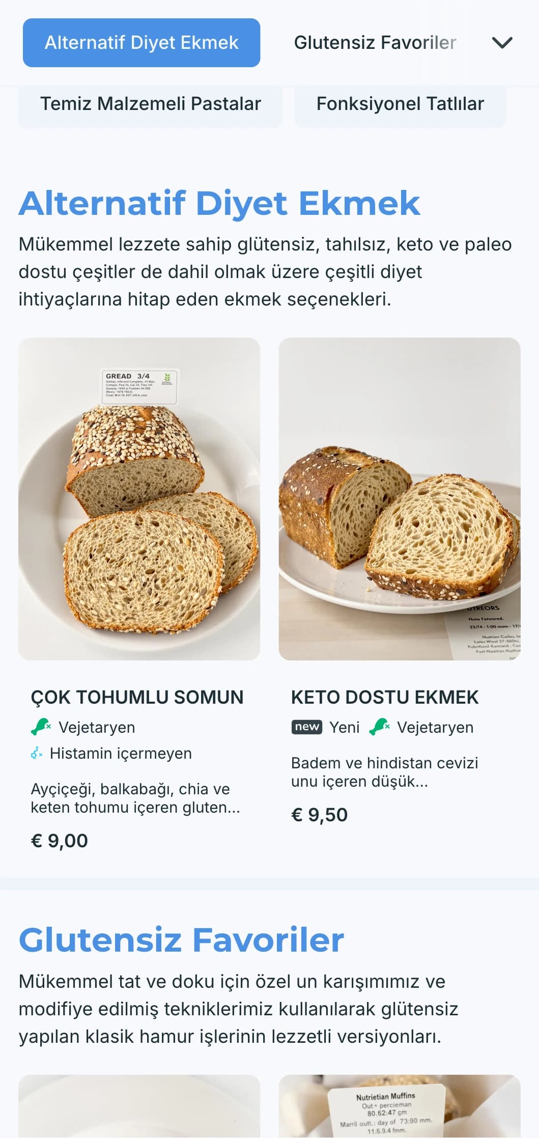 Sağlık bilincine sahip fırınlar ve modern pastaneler için mükemmel, soğuk mavi tonları ve temiz tipografi ile taze, çağdaş bir fırın menüsü tasarımı.