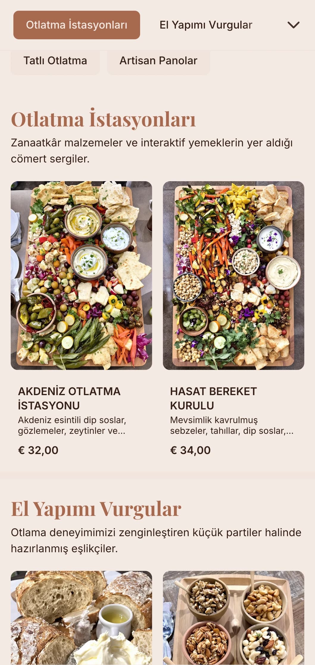Sosyal toplantılar için zanaatkar peynirleri, kurutulmuş etleri ve el yapımı eşlikçileri içeren yaratıcı otlatma masaları ve panoları.