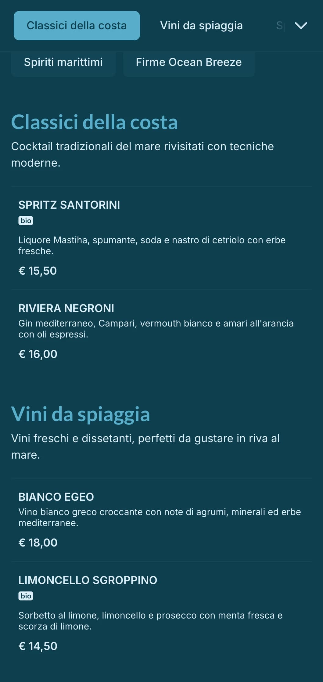 Design blu chiaro e arioso, ispirato ai venti dell'oceano, per le sale da cocktail in riva al mare.