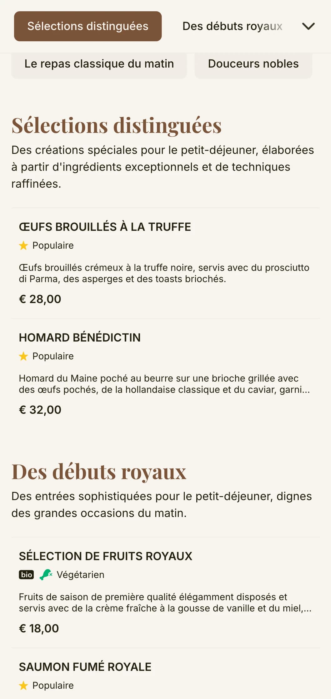 Un petit-déjeuner sophistiqué avec des ingrédients de première qualité et une présentation élégante digne d'une famille royale.
