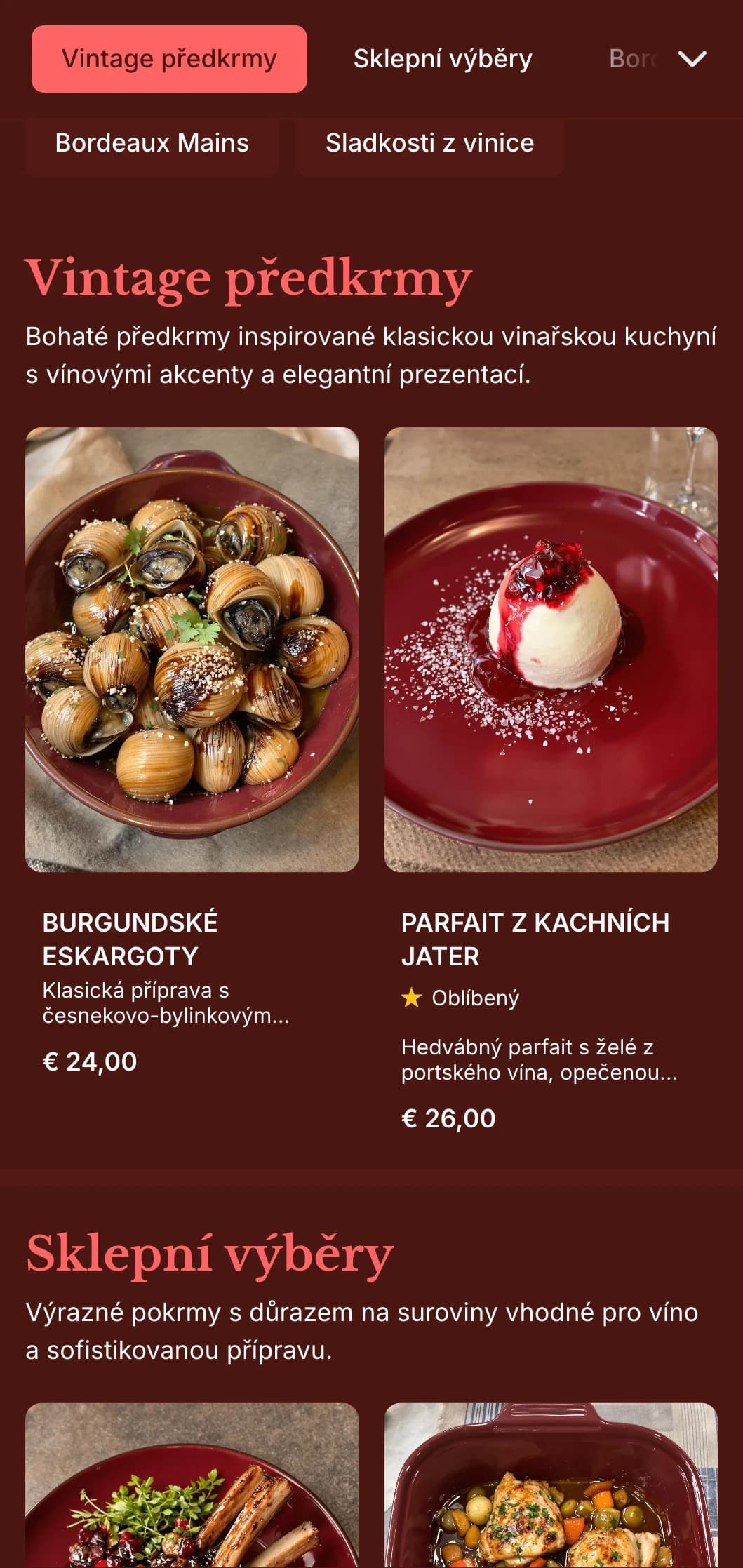 Bohaté menu k večeři inspirované vínem s hlubokými vínovými tóny a vintage prvky, určené pro podniky s rozsáhlým vinným programem.