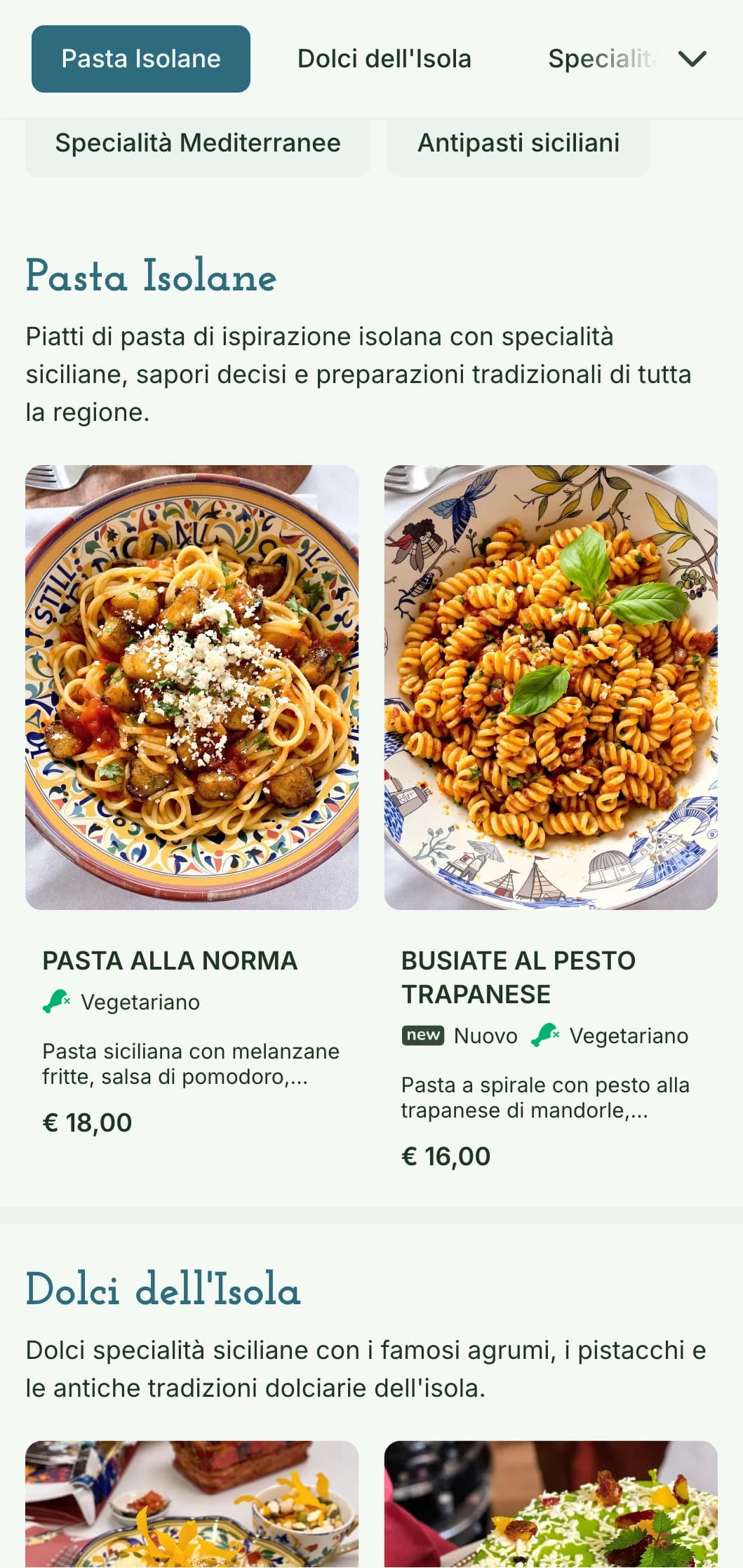 Un design vibrante di ispirazione mediterranea con motivi ceramici colorati ed elementi costieri che celebrano le diverse influenze culinarie della Sicilia.