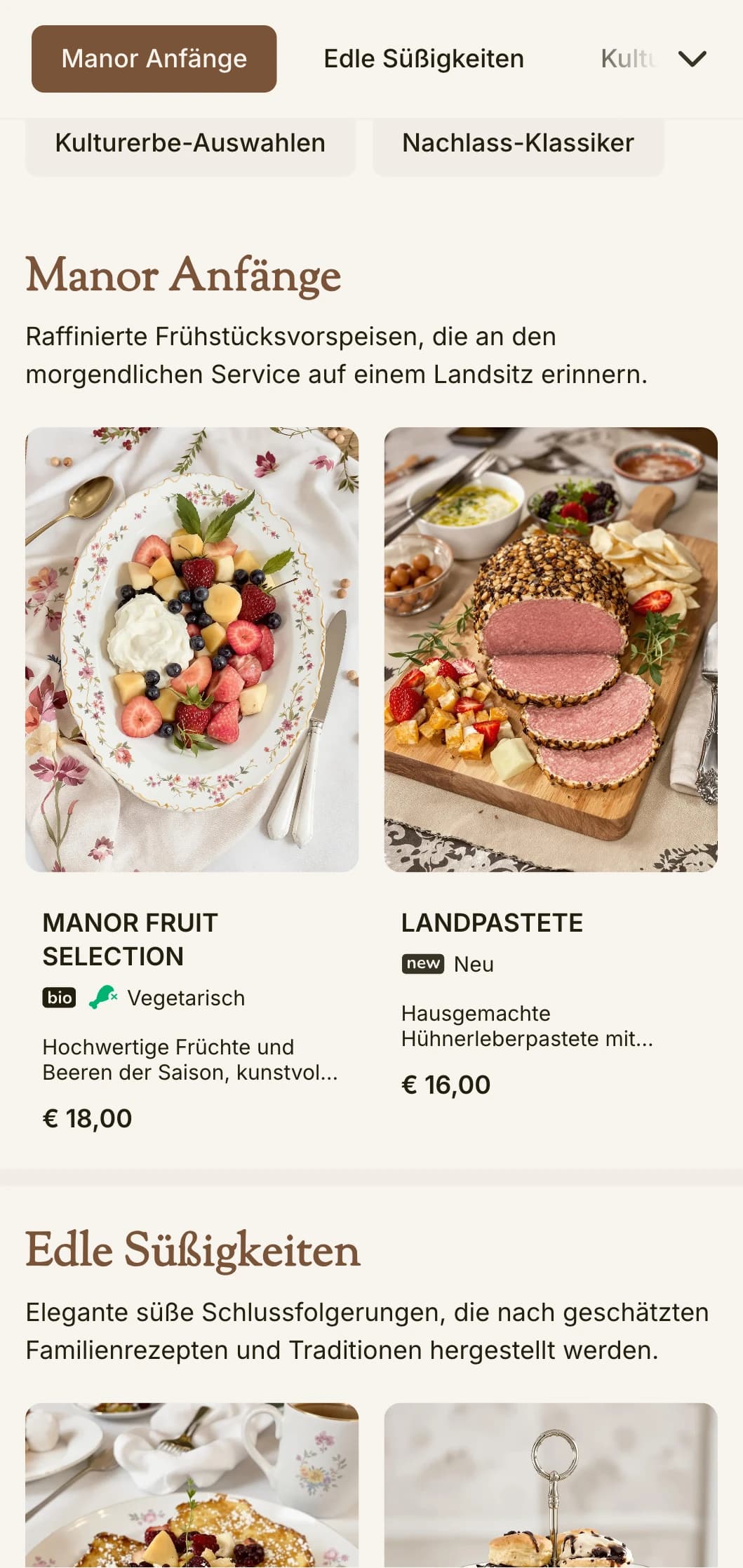 Ausgezeichnete morgendliche Angebote, die an ein Landhausessen erinnern und mit traditioneller Eleganz präsentiert werden.