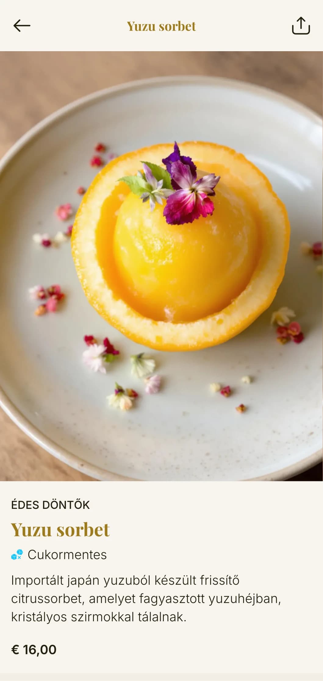 Kifinomult japán étkezési élmény klasszikus eleganciával, finom szerif tipográfiával és cseresznyevirág akcentusokkal lágy krémszínű háttér előtt.