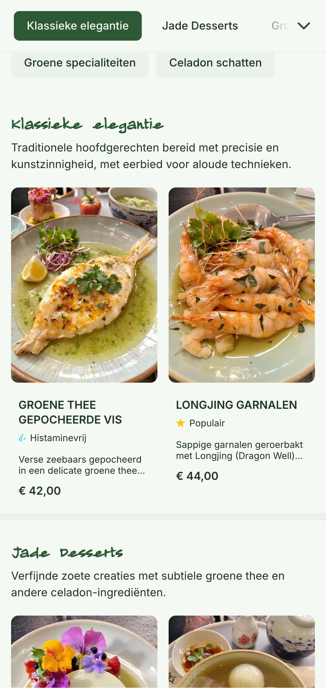 Verfijnd Chinees menuontwerp geïnspireerd op celadon aardewerk, met elegante patronen voor een verfijnde eetervaring.