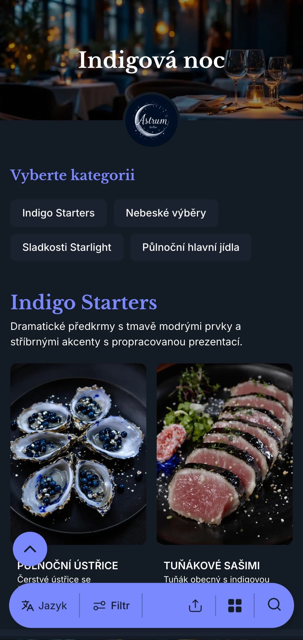 Tmavě indigové menu s půlnočně modrými tóny a stříbrnými akcenty je určeno pro sofistikované večerní stolování.