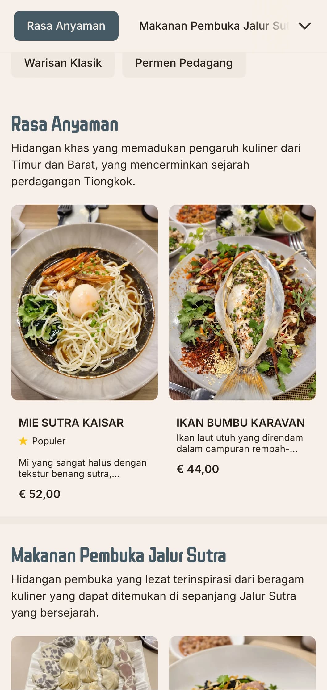 Desain menu Cina yang elegan terinspirasi dari tradisi sutra, dengan tekstur yang halus untuk pengalaman bersantap kelas atas.