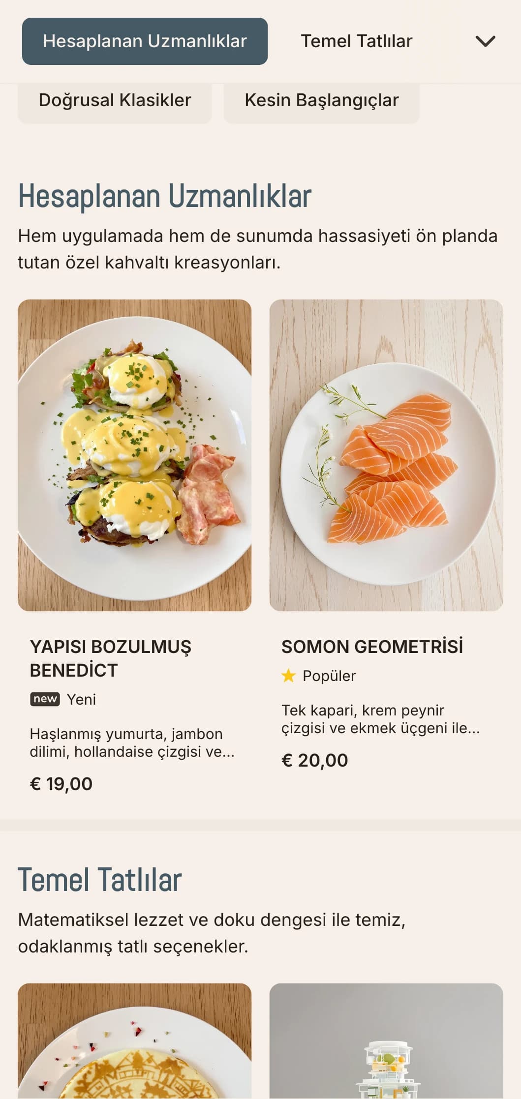 Minimalist sunum ve özenle dengelenmiş lezzetlerle temiz, hassas bir şekilde düzenlenmiş kahvaltı seçenekleri.