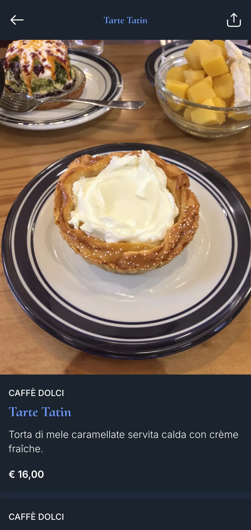 Un affascinante menu di ispirazione francese con elementi classici da bistrot e accenti blu navy, perfetto per la cucina francese.