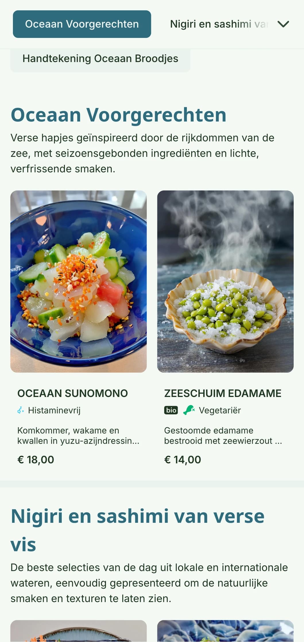 Fris en levendig sushi-menuontwerp geïnspireerd door oceaankleuren, met een kalmerend blauw palet dat ideaal is voor op zeevruchten gerichte etablissementen.