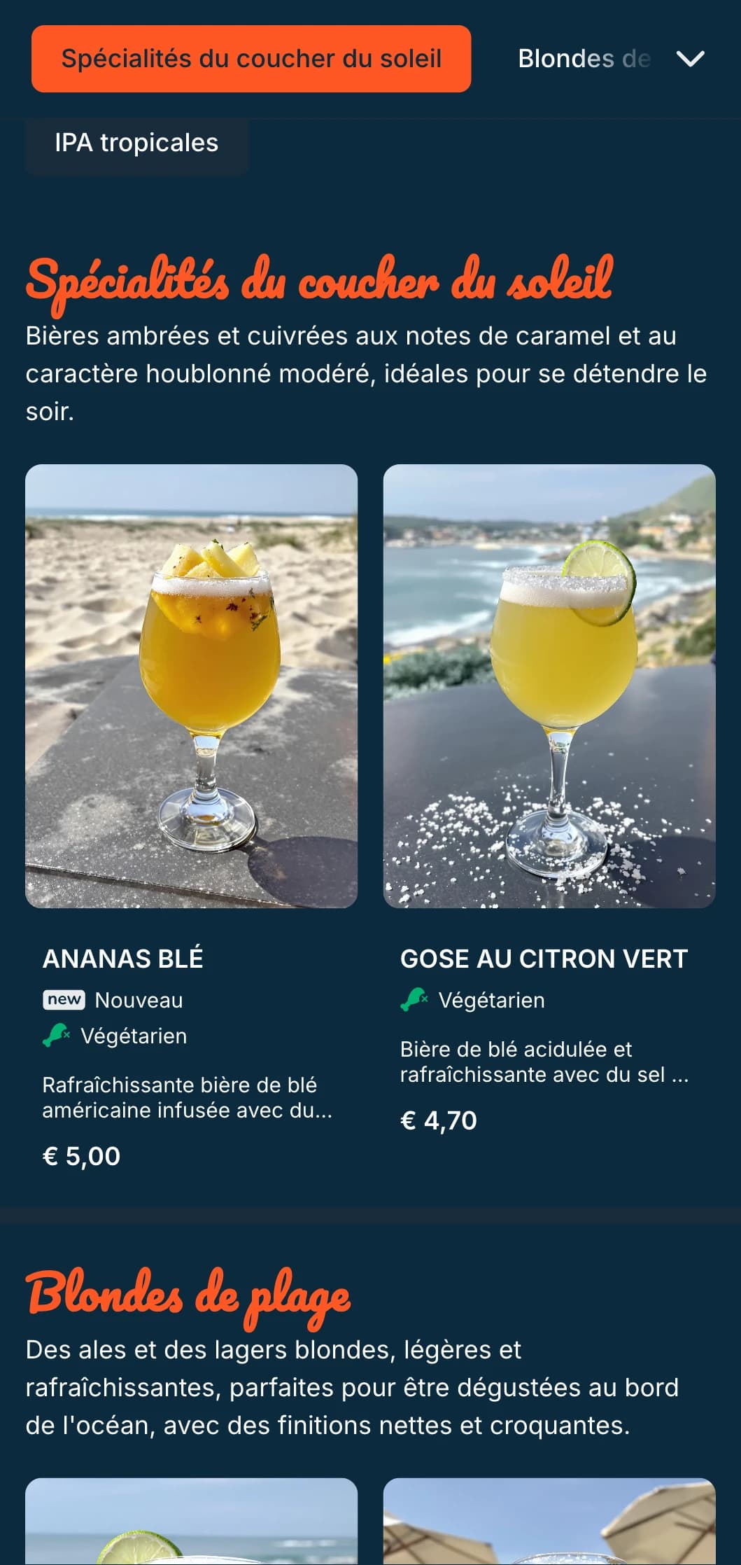 Design léger et rafraîchissant pour les bars en bord de mer et les brasseries côtières, avec des teintes bleues et une esthétique aérée.
