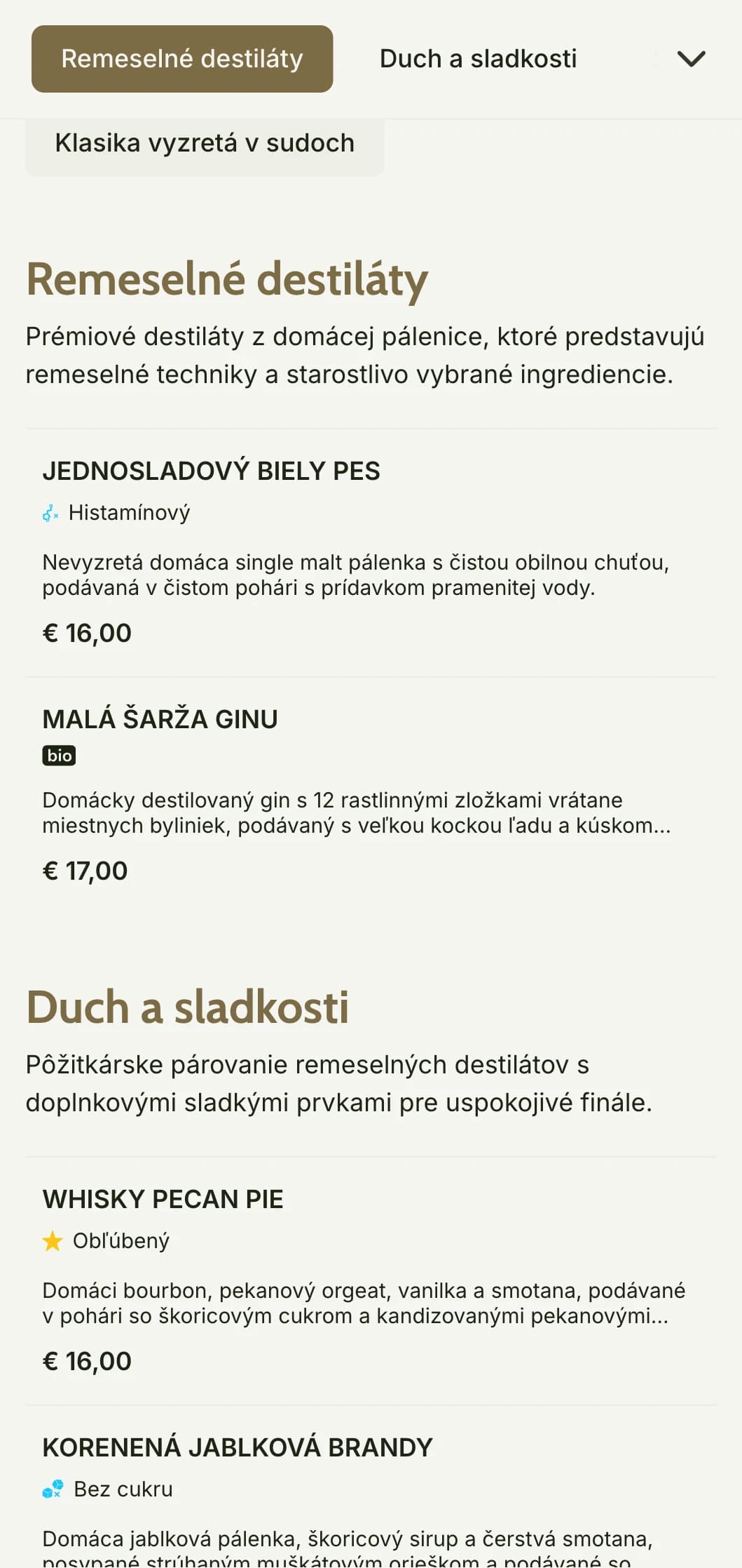 Rustikálny, remeselný dizajn pre remeselné liehovary a bary zamerané na liehoviny s teplými zemitými tónmi a textúrovanými prvkami.