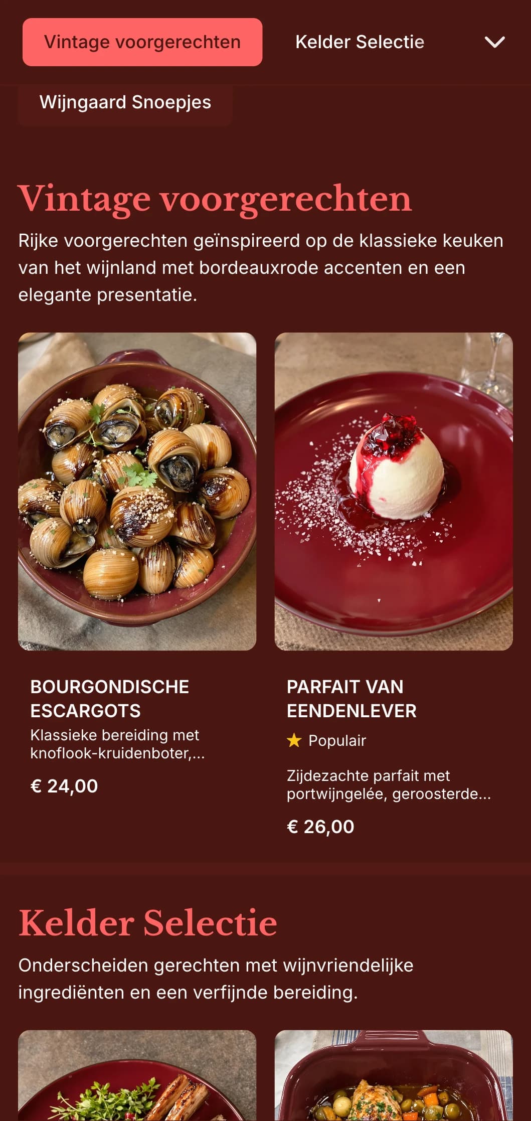 Een rijk, op wijn geïnspireerd dinermenu met diepe bordeauxrode tinten en vintage elementen, ontworpen voor etablissementen met een uitgebreid wijnprogramma.