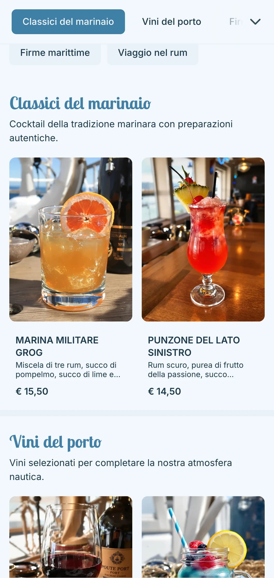 Design blu ispirato al mare con elementi nautici per i pub in riva al porto.