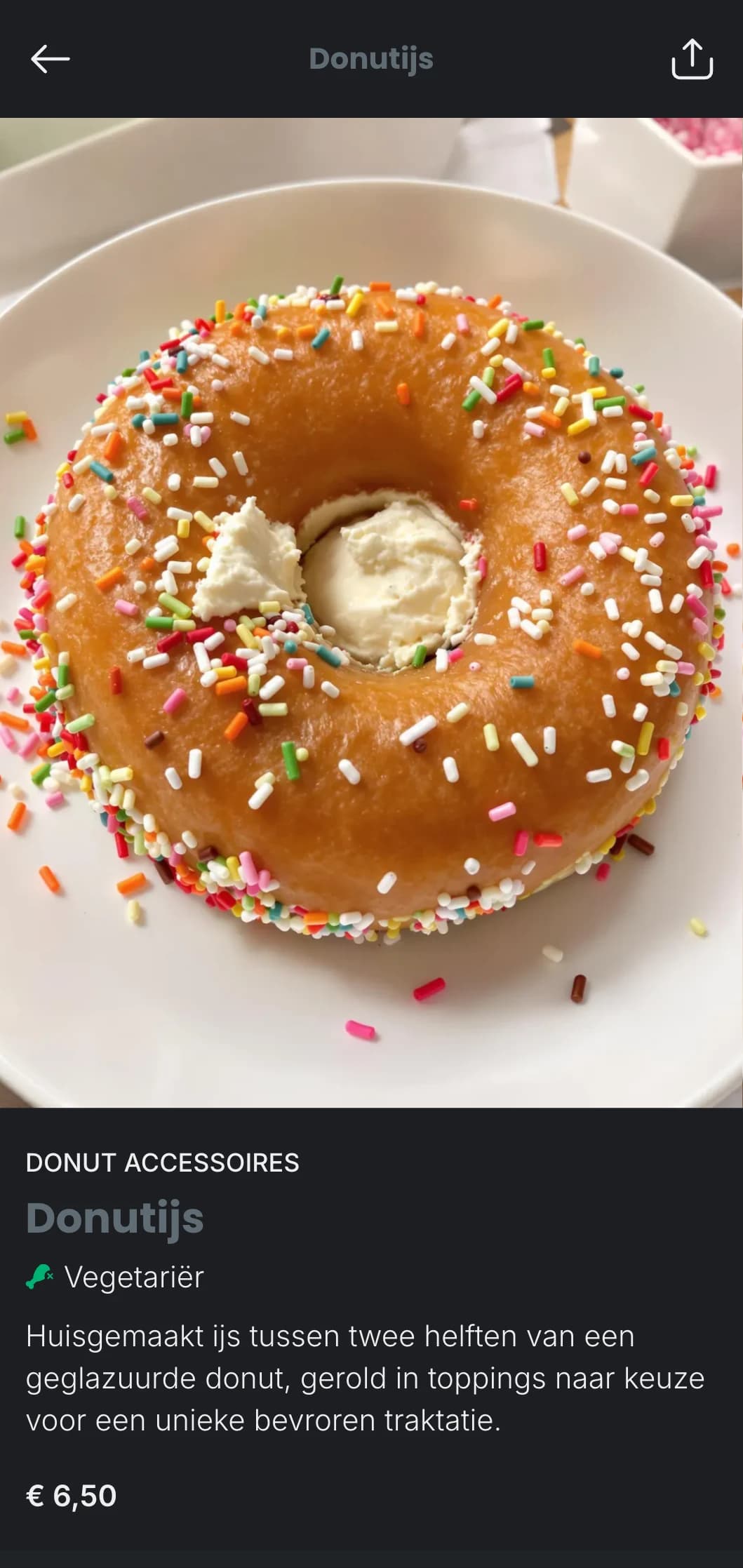 Een leuk maar modern menu-ontwerp voor bakkerijen met koele grijstinten en speelse typografie, ideaal voor eigentijdse donutwinkels en speciale bakkerijen.