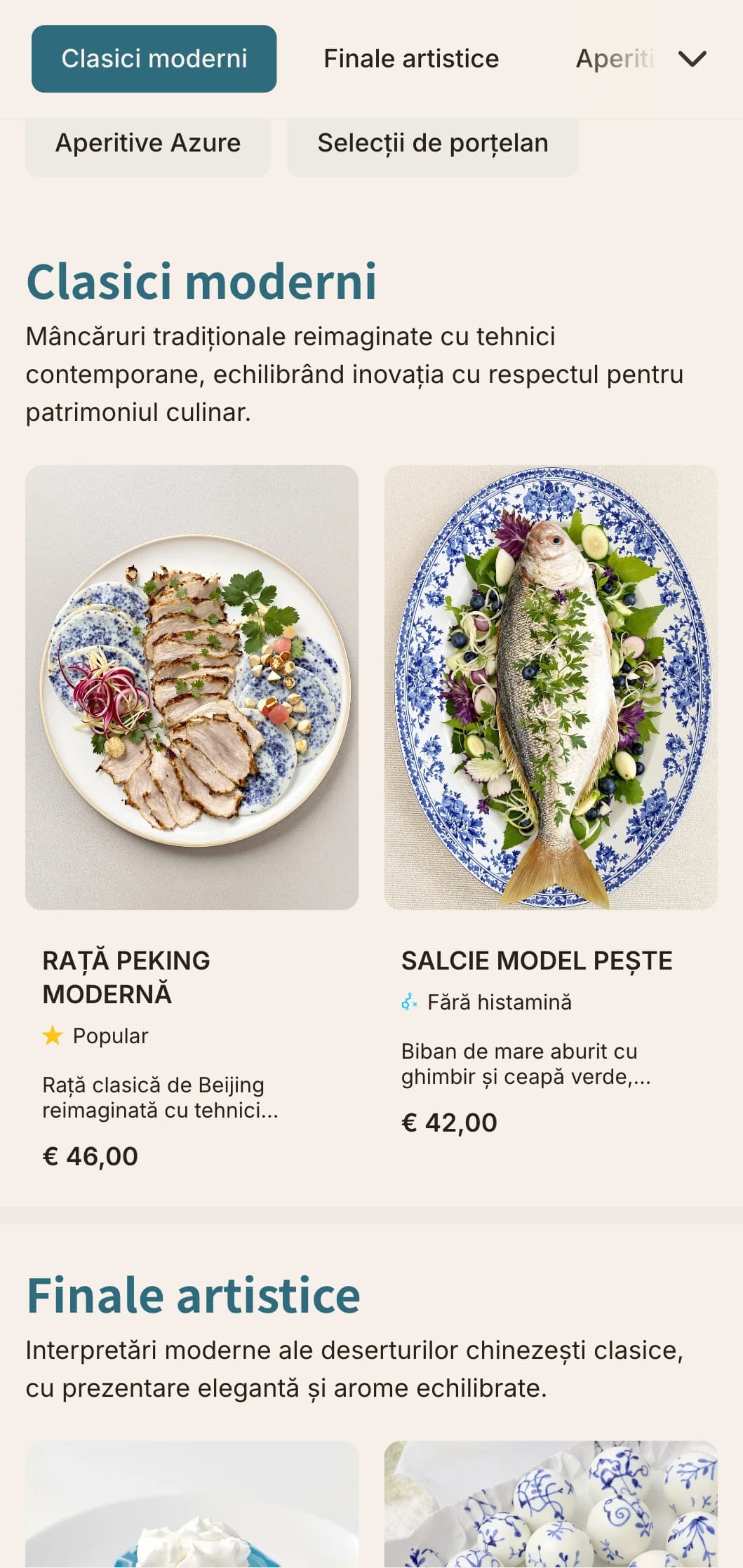 Design contemporan de meniu chinezesc inspirat de porțelanul albastru și alb, cu linii curate și interpretări moderne ale modelelor tradiționale.