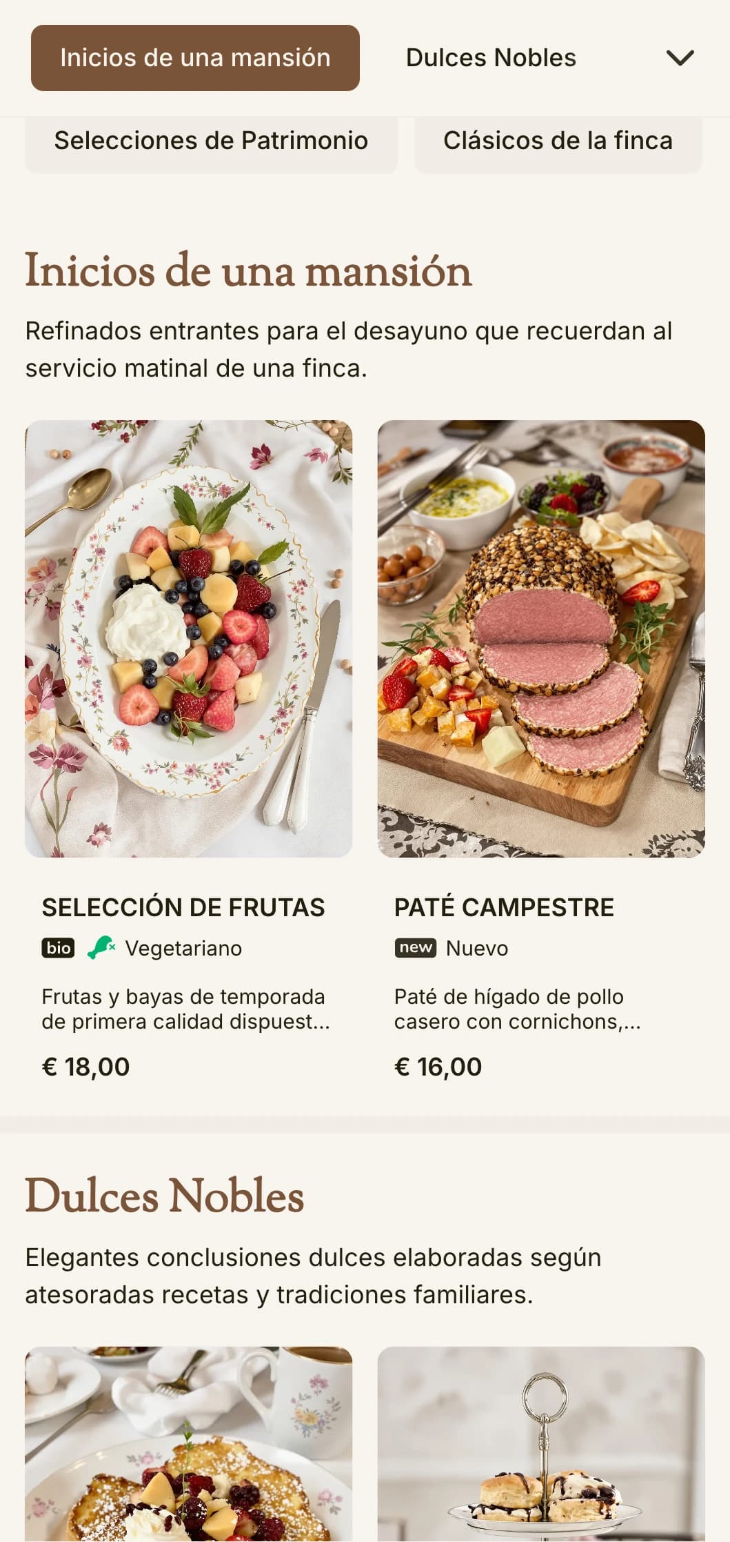 Distinguidas ofertas matutinas que recuerdan a las comidas de las casas de campo, presentadas con elegancia tradicional.