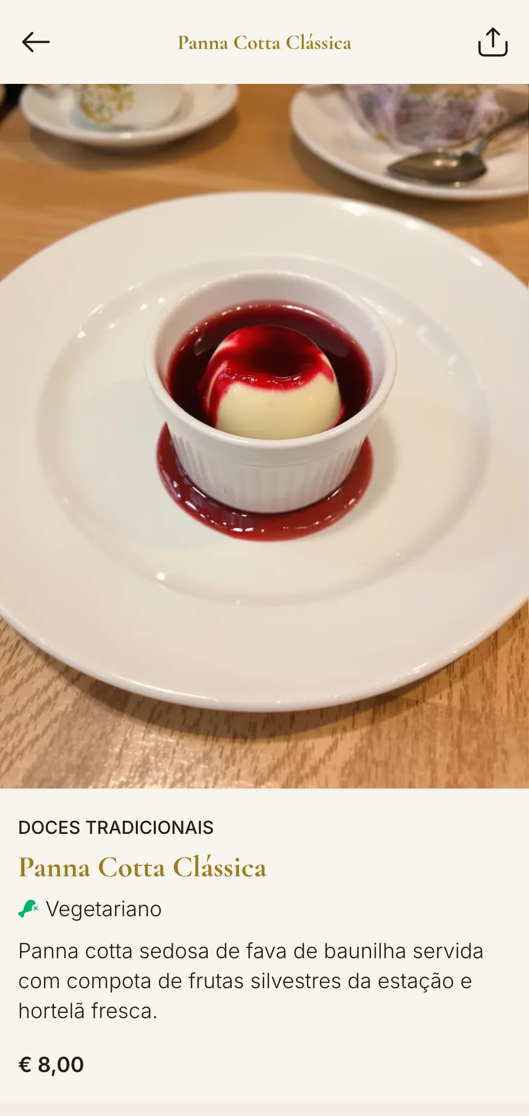 Cardápio tradicional em estilo trattoria italiana com detalhes em dourado e tipografia clássica, ideal para estabelecimentos familiares.
