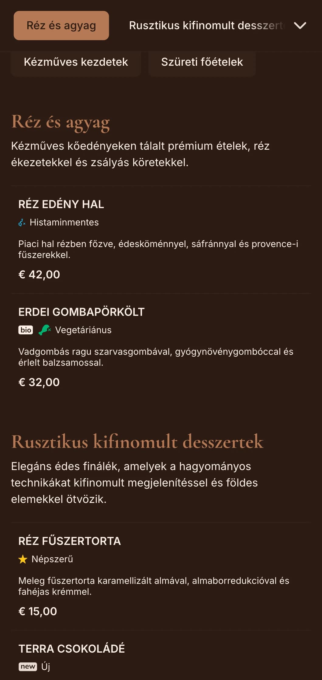 Kifinomult rusztikus elegancia, meleg rézszínekkel és zsálya akcentusokkal, tökéletes a kifinomult farmtól az asztalig és a szezonális finom étkezésekhez.